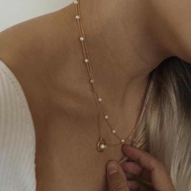 Single Drop Pearl Necklace