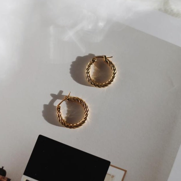 Twist Hoop