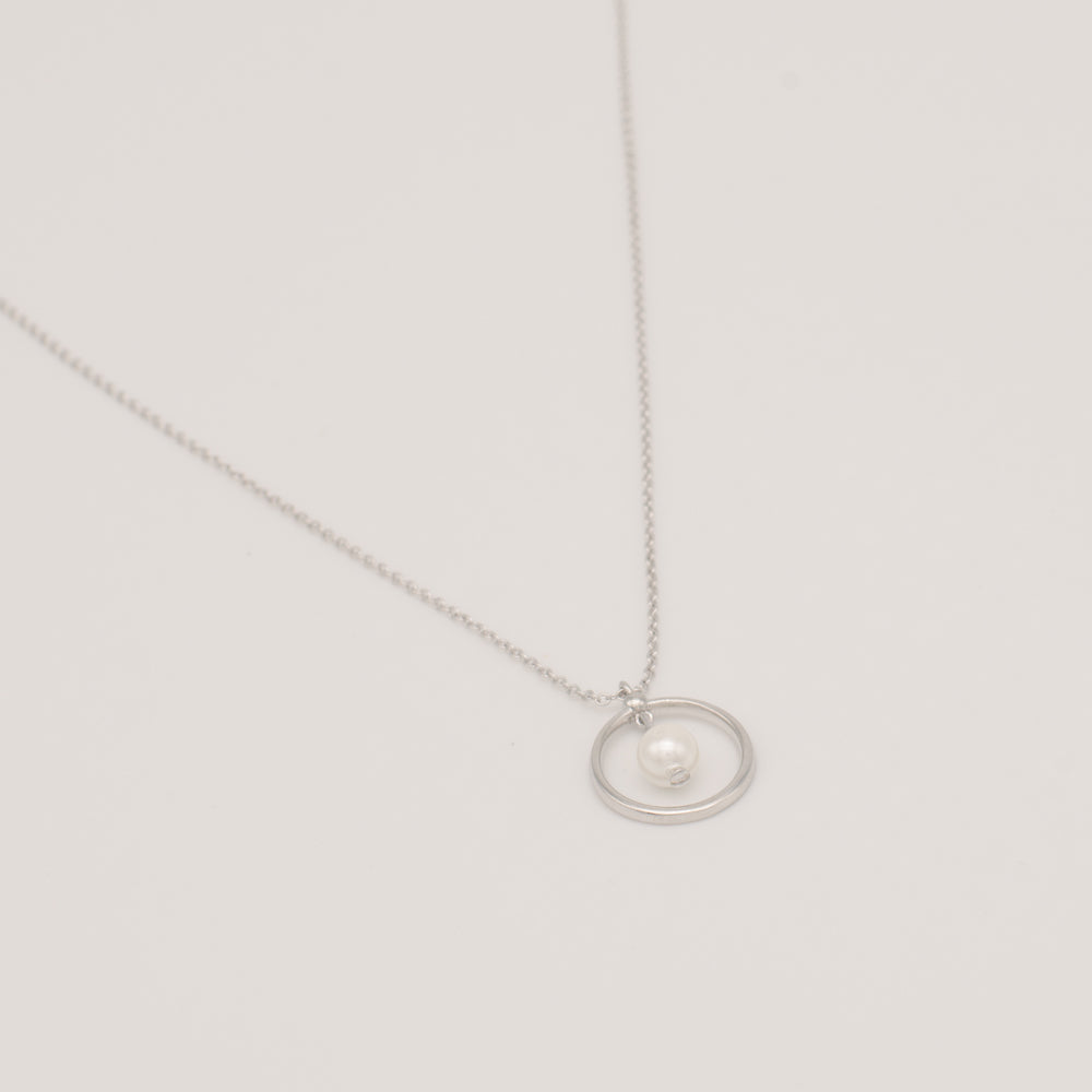 Single Drop Pearl Necklace